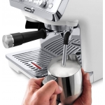 DeLonghi La Specialista Arte EC9155.W 半自動咖啡機 | 8段研磨 | 專業咖啡師套裝 (白色)