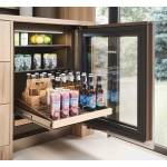 Sub-Zero ICBDEU2450BG 166公升 檯下式雪櫃：專利飲料架，奈米塗層層架