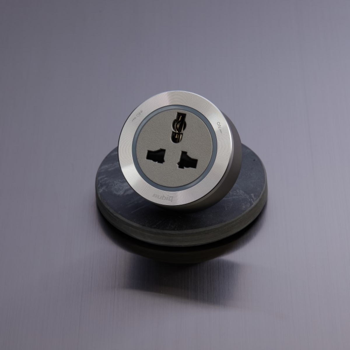 eubiq ITL3T 多功能適配器 (銀色, 只供出口)