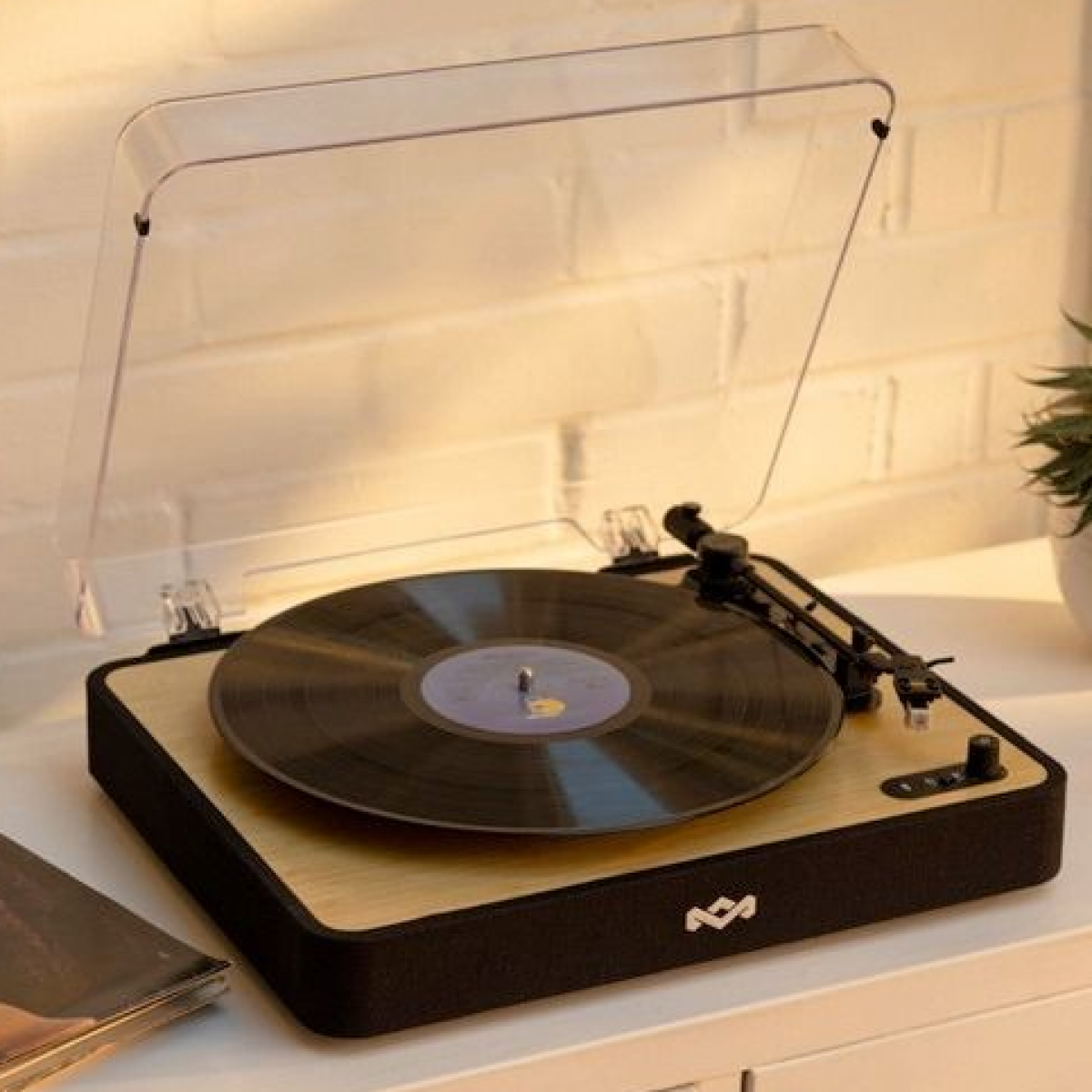 House of Marley ⿊膠唱盤 (EM-JT004-SB): 藍牙V5.3、FSC環保竹製面板、Audio Technica唱頭